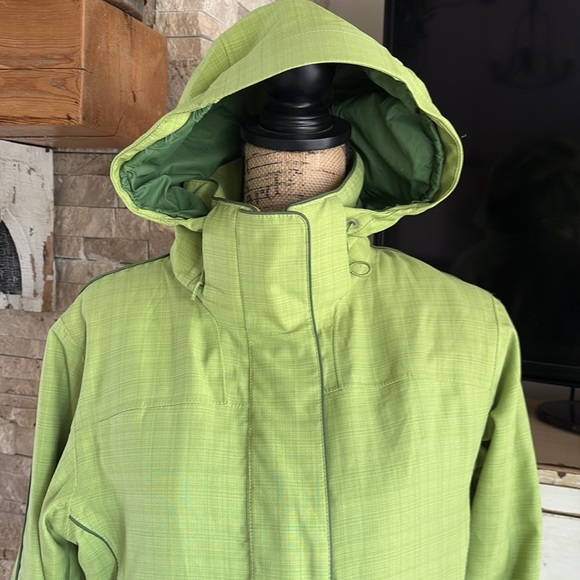 Marmot lime green winter jacket removable hood and snap waist zip close pockets - Picture 2 of 16